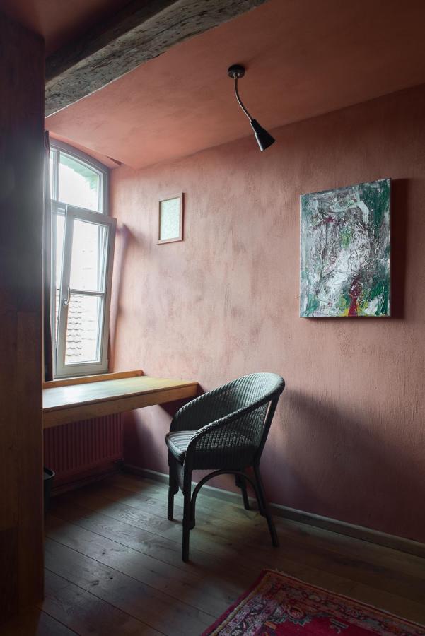 Poeziehotel Surplace - 15 Min Van Pairi Daiza & Industriezone Ghislenghien Bever Exterior foto